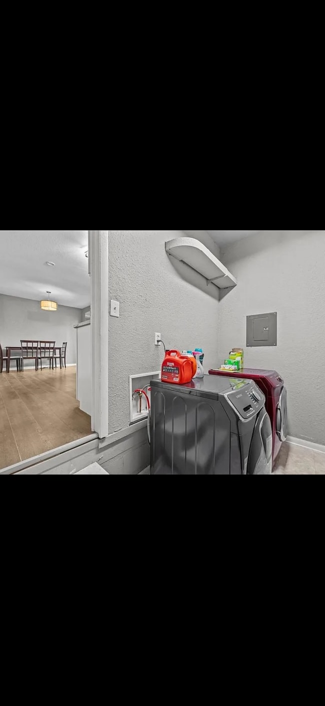 Building Photo - 314 Rogers Ave