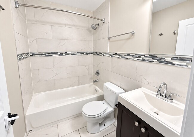 Building Photo - 426b N 40th St