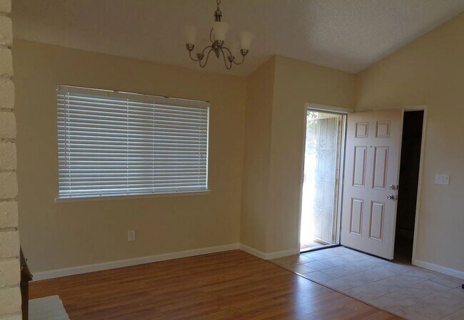Building Photo - 1266 Hartford Cir