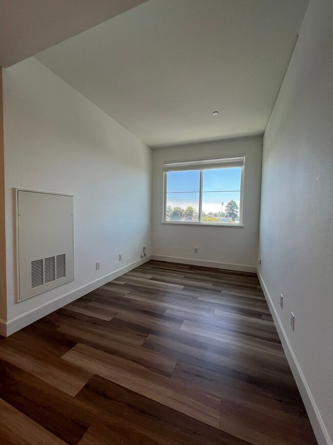 Building Photo - Coastal Living at Pleasure Point - Stunnin...