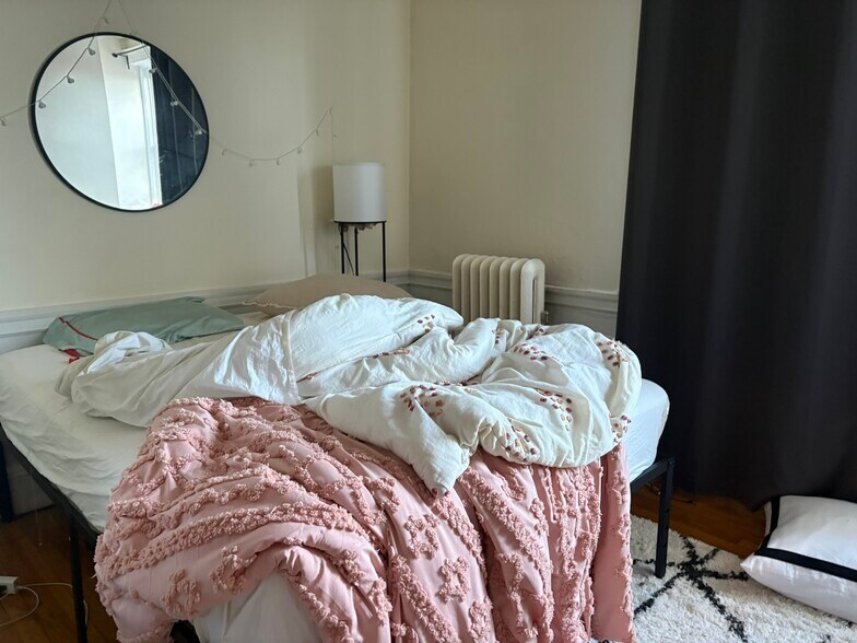 Building Photo - 62 Egmont St