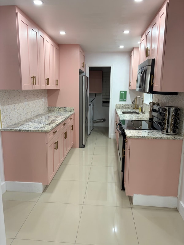 Building Photo - 305 NE 27th St