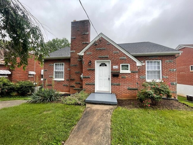 Primary Photo - Adorable House on Quiet Street
