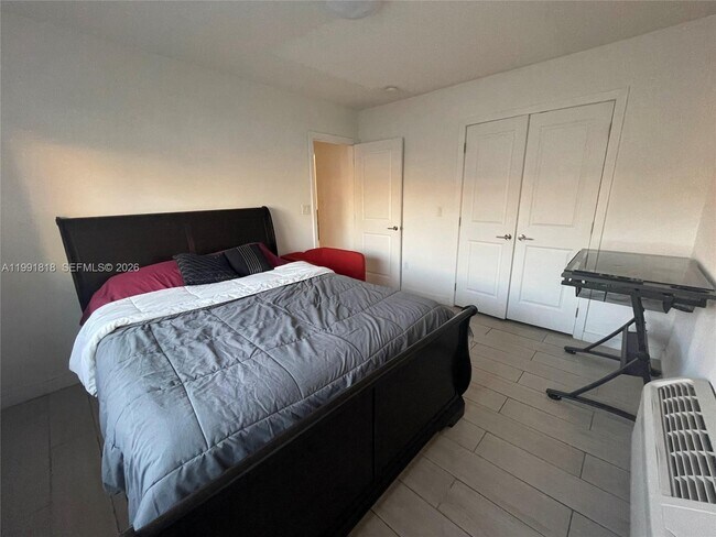 Building Photo - 625 77th St