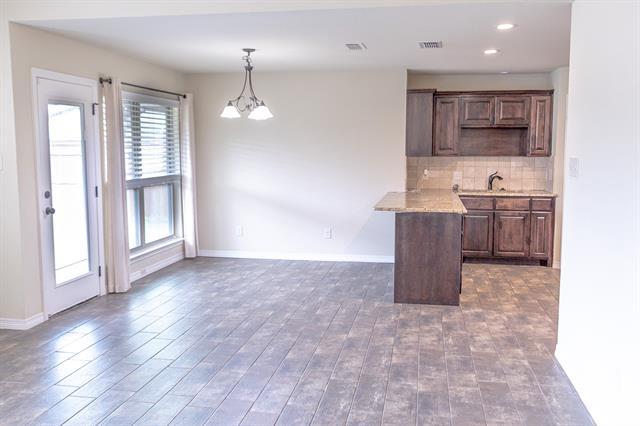 Building Photo - 103 Palomino Dr