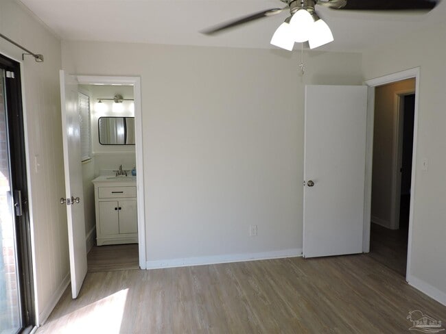 Building Photo - 3865 Tom Ln Dr