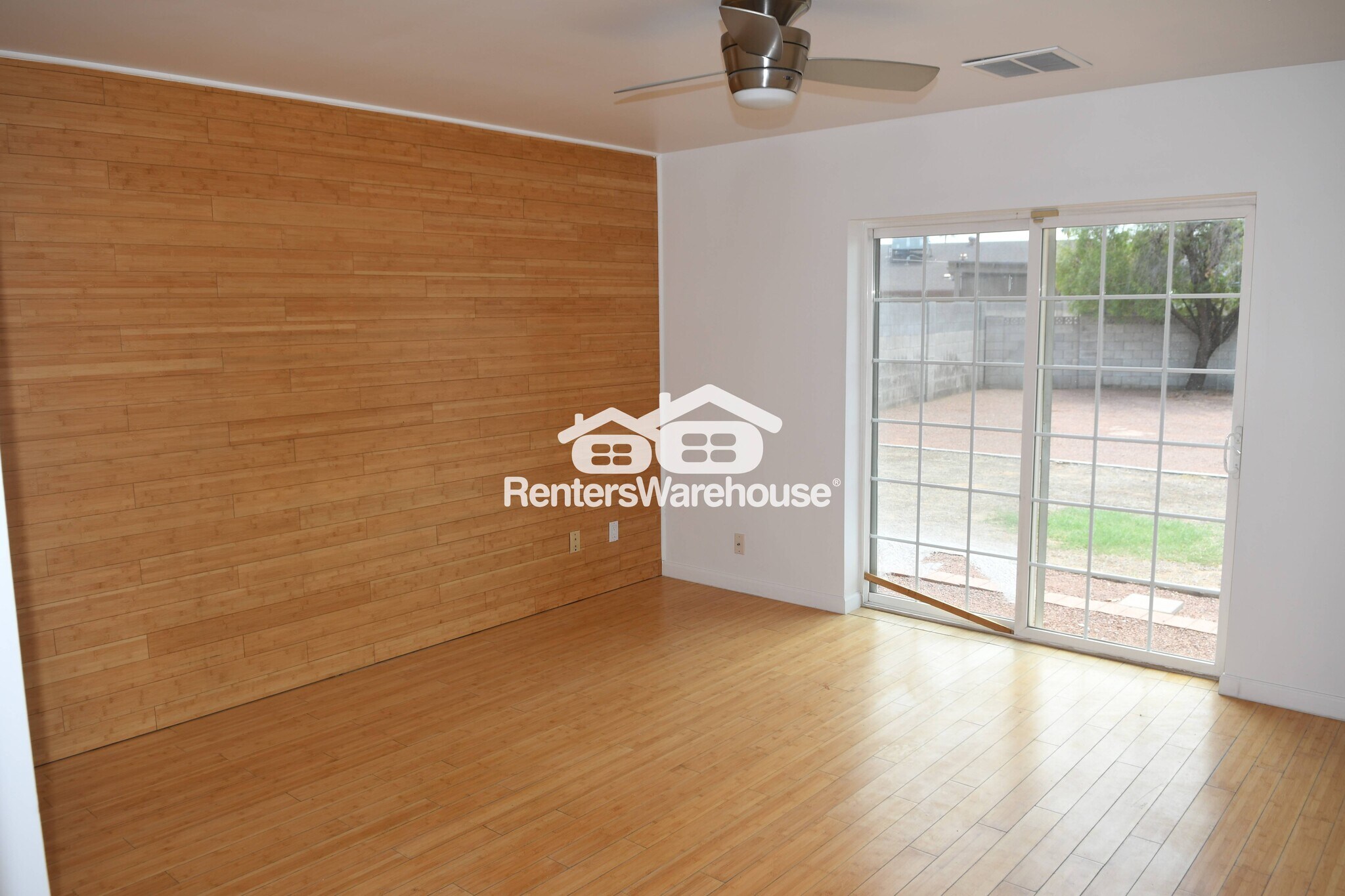 Building Photo - 2111 E Oxford Dr
