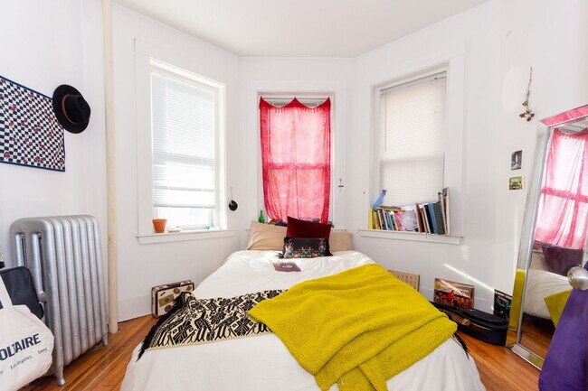 Building Photo - Brighton Ave in Allston - 4bed / 1bath $4400