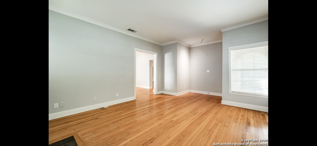 Building Photo - Charming Alamo Heights Cottage