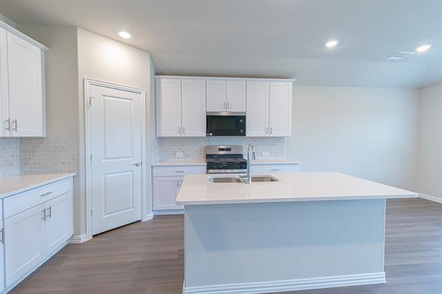 Building Photo - 2210 Gustavus Dr