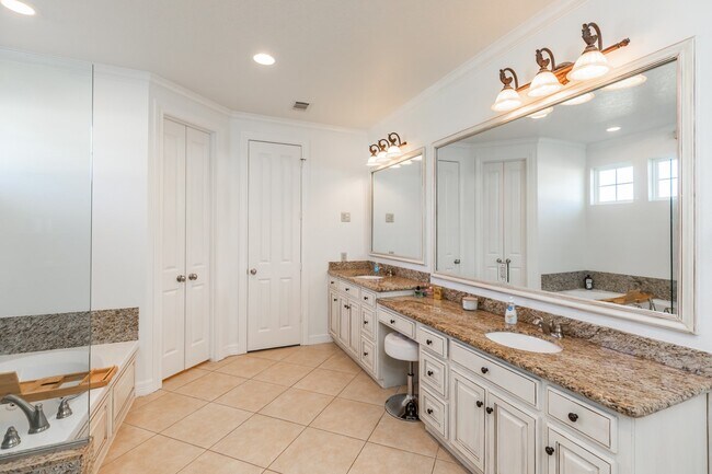 Building Photo - 7790 Deer Chase Dr