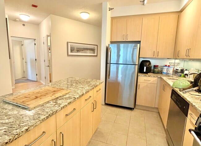 Building Photo - 600 N Kingsbury St