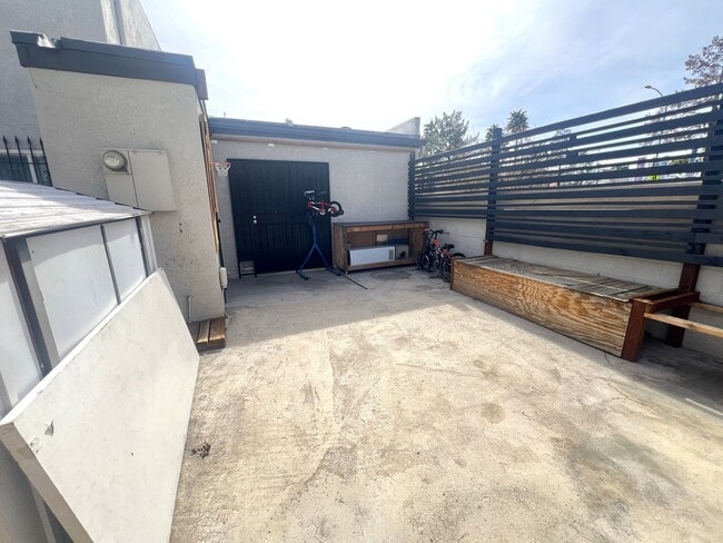 Building Photo - 1 bedroom, 1 bathroom, Condo located in Northwest