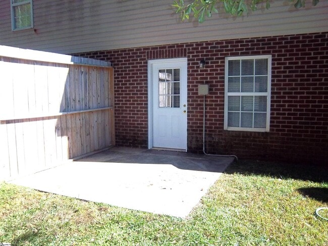 Building Photo - 232 Springfield Cir