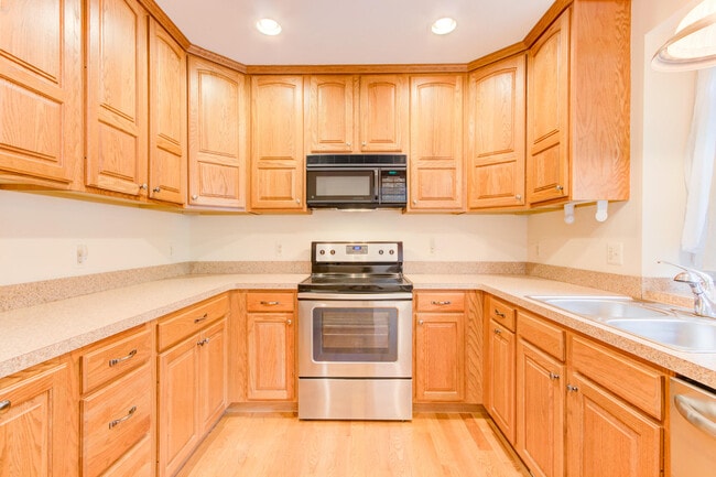 Building Photo - 801 N Sherman Dr