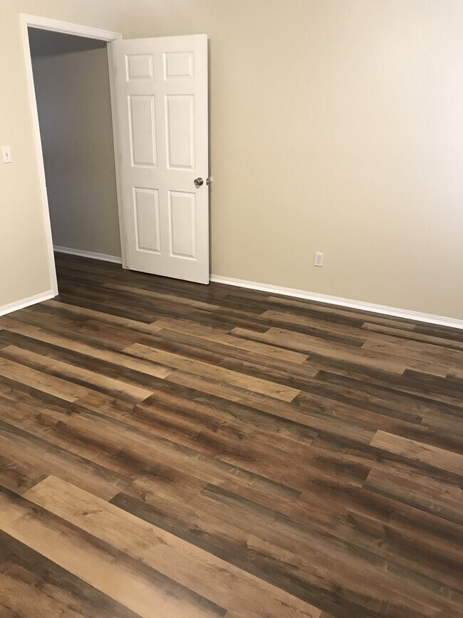 Building Photo - 1815 W Wiley St