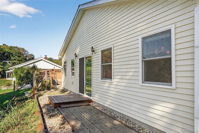 Building Photo - 9 Wickes Ln