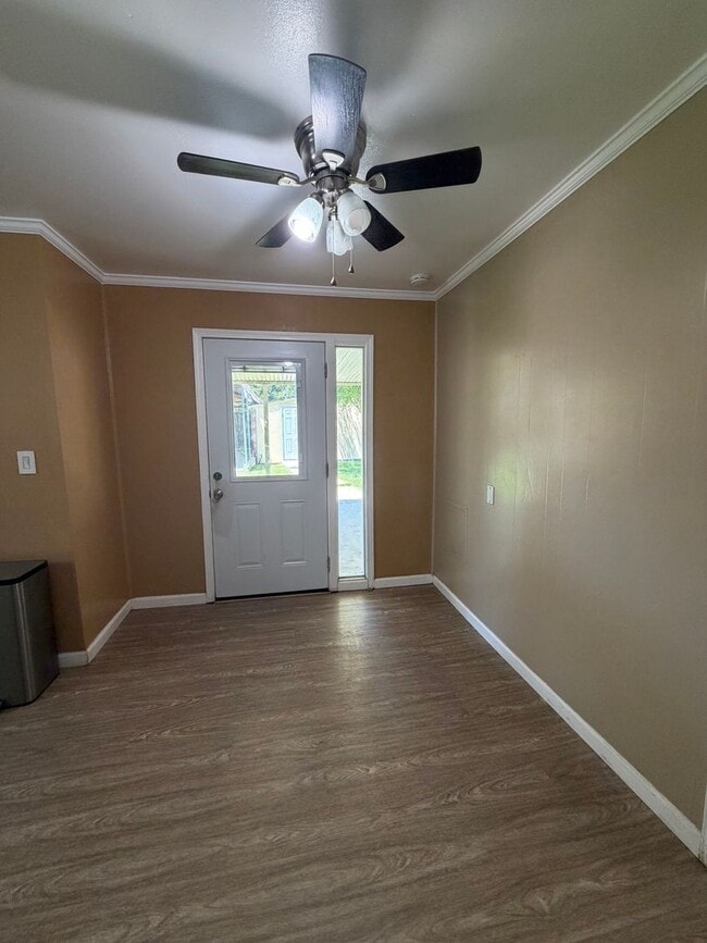 Building Photo - Newly Renovated Home in Tower District!