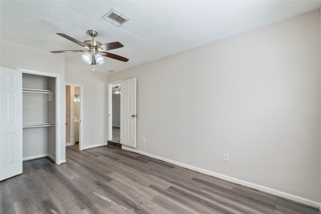 Building Photo - 5825 Southurst St