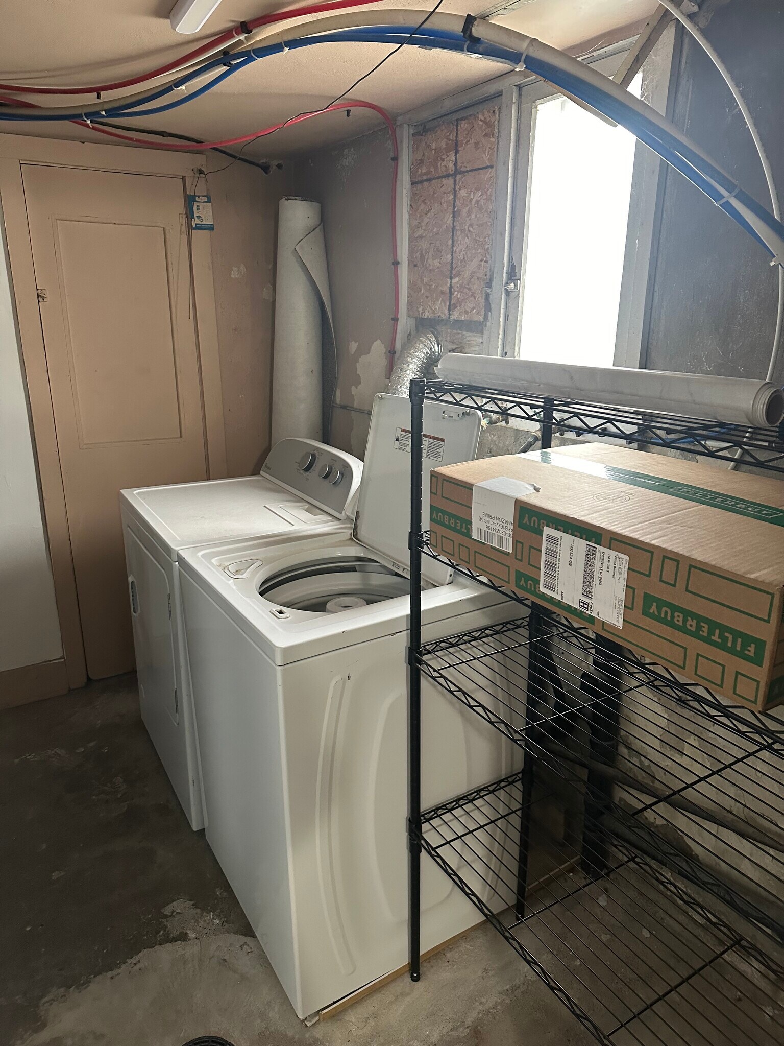 Washer/Dryer in Utility Room - 118 W 700 S