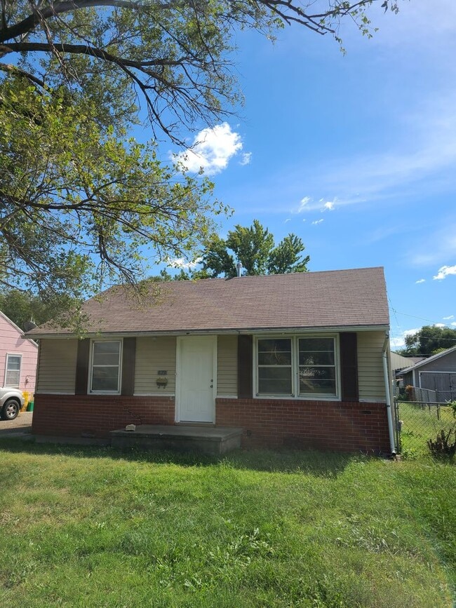 Building Photo - Pet Freindly Single Family 2 Bedroom