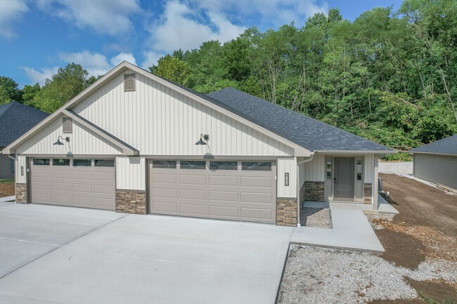 Building Photo - 822 El Dorado Dr