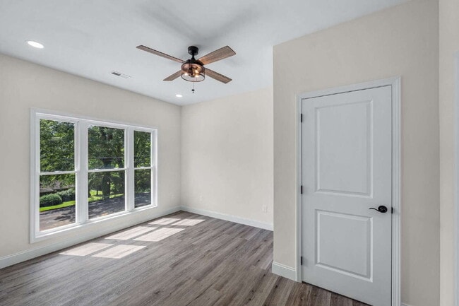 Building Photo - "Brand New 3-Bed, 3-Bath Retreat with Modern LVP Flooring in the Heart of Fort Payne!"