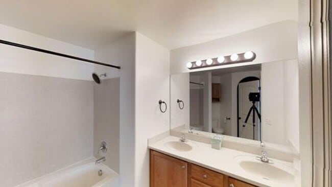 Building Photo - A PERFECT TOWNHOME IN EAGLE MOUNTAIN