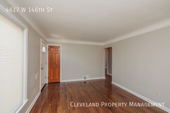 Building Photo - Beautifully Renovated Bungalow