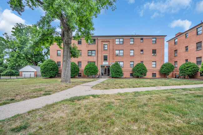 Building Photo - Columbia Manor