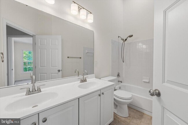 Building Photo - 20335 Briarcliff Terrace