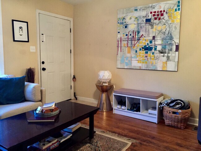 Building Photo - Two Bed / One Bath - Very Convenient Unit for Rent in Brandon