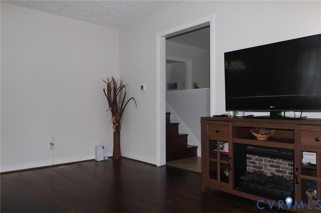 Building Photo - 9500 Minna Dr