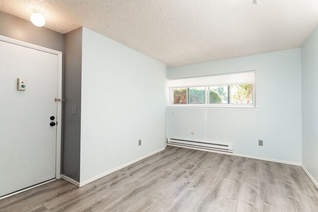 Building Photo - Modern 1-Bedroom Condo in Cottonwood Villa...