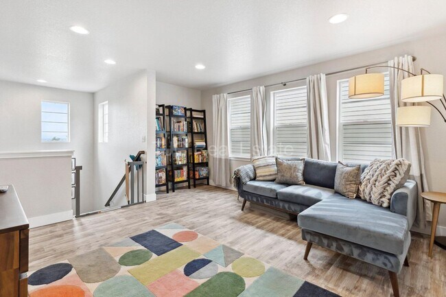 Building Photo - 8890 Yates Dr