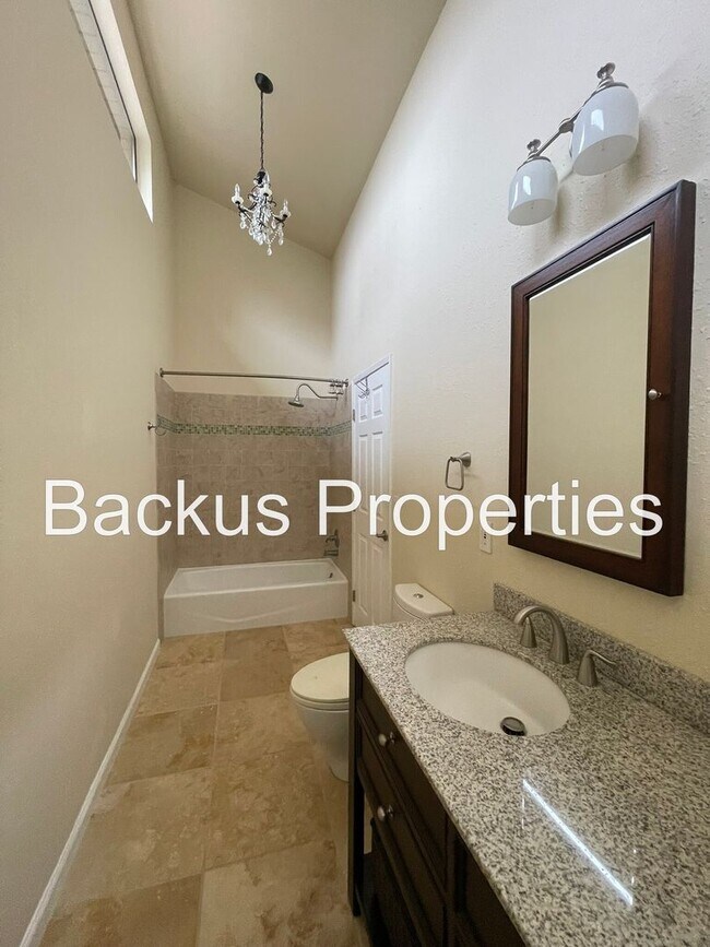 Building Photo - 14685 Charter Oak Blvd