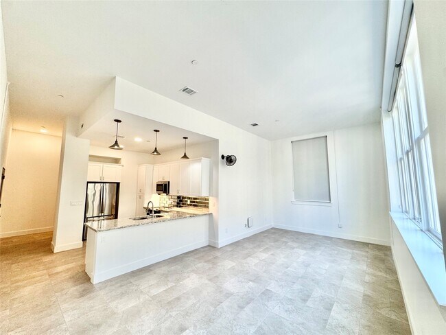 Building Photo - 2102 Mechanic St