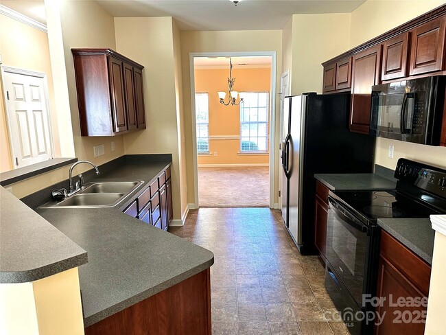 Building Photo - 7946 Mariners Pointe Cir