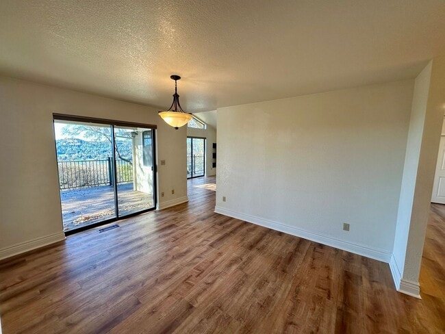 Building Photo - Beautiful 4-Bedroom Home with Stunning Vie...