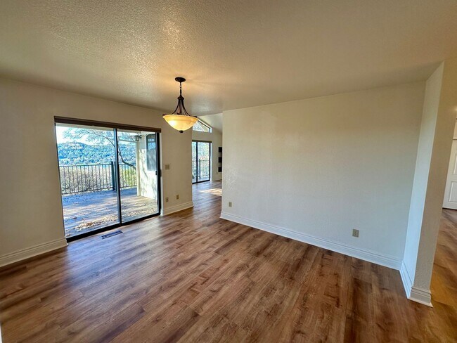 Building Photo - Beautiful 4-Bedroom Home with Stunning Views in Lake Wildwood, Penn Valley