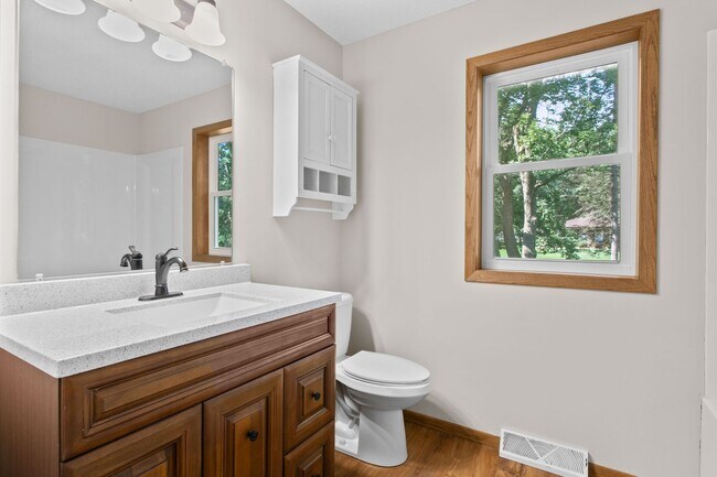 Building Photo - Rent in Andover 4 bd 3 ba 5 garage stalls, 1 AC avail NOW: $2,895/mo plus utilities.