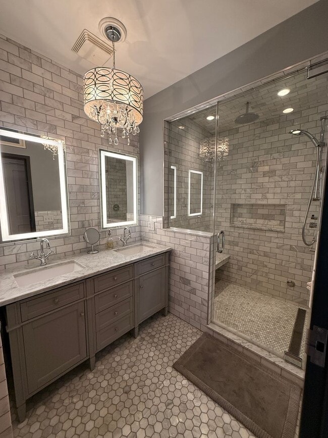 Building Photo - Fully Furnished!! Ready NOW! Sleek & Modern