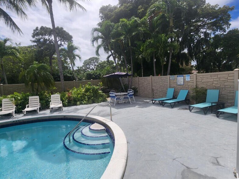 Building Photo - 1125 NE 16th Pl