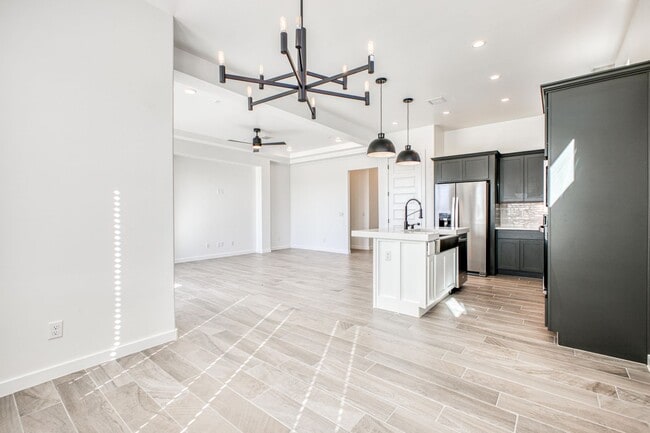 Building Photo - Beautiful East side House 4 bed-2.5 baths, part of The Overlook Casa Club that includes Swimming ...