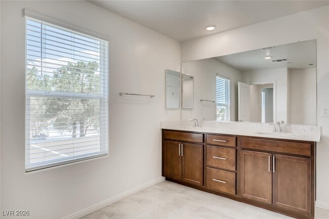 Building Photo - 8379 Lagunilla Ave