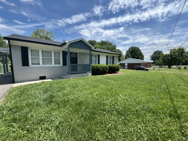 Building Photo - 803 Robinson Rd
