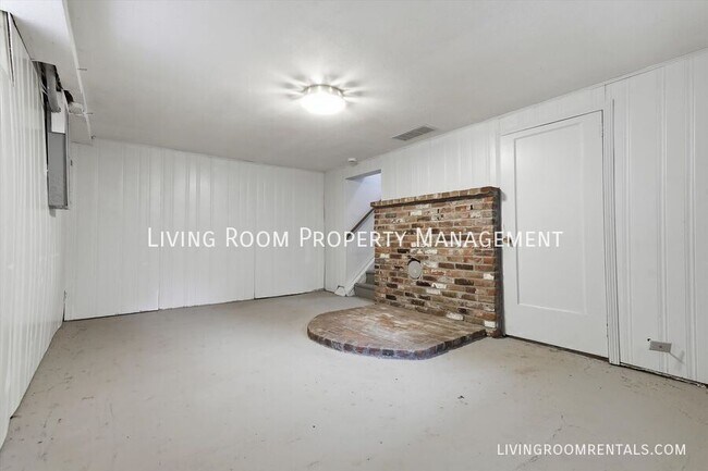 Building Photo - 7504 SE Woodstock Blvd