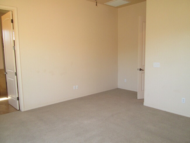 Building Photo - Unfurnished, 1-year long-term rental