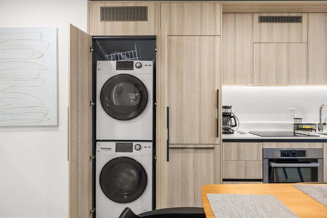 Building Photo - 225 N Miami Ave