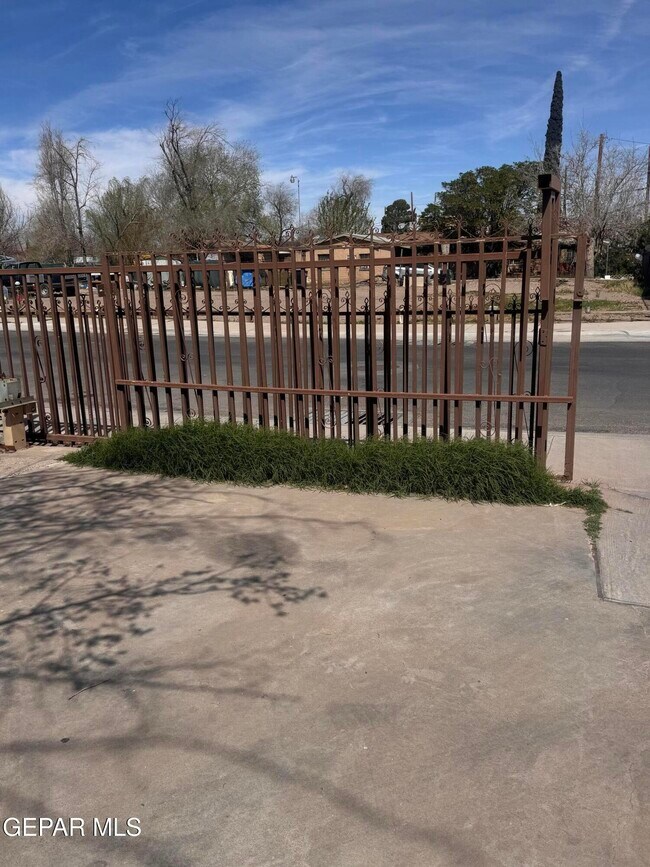 Building Photo - 386 McCune Rd